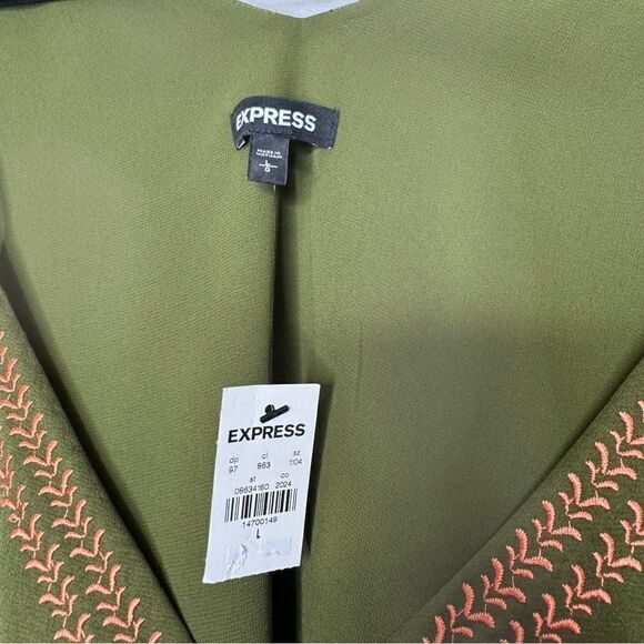 Express Double V Embroidered Downtown Cami L - Picture 3 of 5